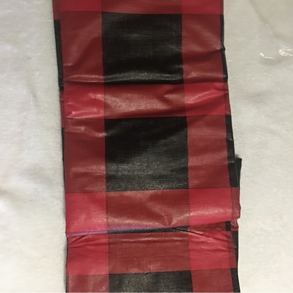 NWT red and black checkered vinyl tablecloth, 60x102 inches - Picture 2 of 5